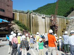 高知川ダムの工事現場を見学